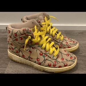 Nike sneakers cherry design size 5